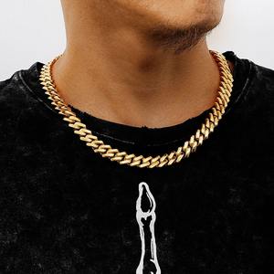 Collier de luxe hip-hop audacieux en moissanite sertie de diamants, pour hommes et femmes, disponible à prix abordable - Product Image 4