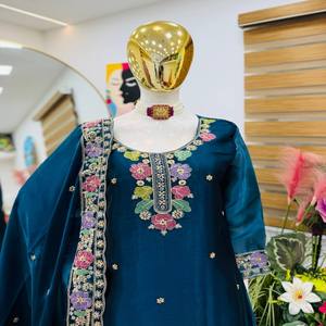 Ensemble Kurti Palazzo brodé pour femme VASTRA COTTAGE avec dupatta, travail de broderie à sequins, col rond, tenue de fête et de cérémonie - Product Image 5