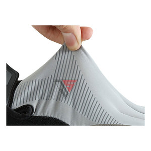 Gants de course sportifs d'extérieur avec logo personnalisé, tissu extensible en polyester, simili cuir, impression silicone, gants de cyclisme - Product Image 4