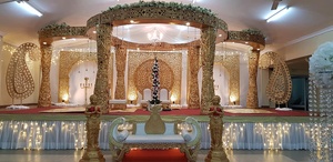 การตกแต่ง Mandap เสาลำต้นของงานแต่งงานแบบดั้งเดิมการตั้งค่า Mandap จัดงานแต่งงานแบบดั้งเดิมที่น่าตื่นตาตื่นใจ Mandap - Product Image 3