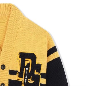 Cardigans unisexes personnalisés jaunes et noirs à col en V, manches longues, tricotés avec poches, logo brodé, automne-hiver, pour sororités et fraternités - Product Image 5