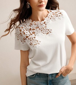 Chemise pour femme en coton avec superposition de dentelle florale tendance, broderie chenille, logo personnalisé, manches courtes, coupe classique, t-shirt hybride décontracté - Product Image 4