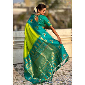 Pista South Traditional Soft Silk Zari Woven Saree with Tilak Contrast for <b>Club</b> <b>Dresses</b> - Product Image 4