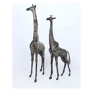 Sculpture de cheval en laiton antique faite à la main, figurine décorative au design de cheval sur la défensée, pour la décoration intérieure de luxe, ornement artistique de collection - Product Image 3
