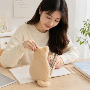 Estuche de Lápices de Felpa con Forma de Gato, Bolsa de Poliéster con Cierre, Portalápices Portátil de Gran Capacidad para la Escuela o Viajes, Bonito Regalo de Papelería de Felpa - Product Image 5