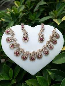 Conjunto de Collar y Pendientes Chapados en Oro con Piedra AD Roja Rubí, Joyería de Fiesta, Gargantillas de Moda, Collares Vintage Chapados en Oro con Rubí - Product Image 2