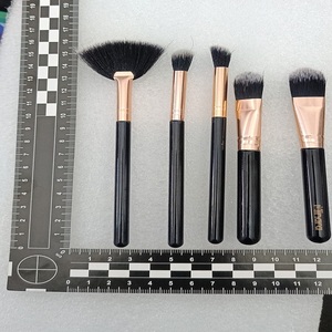 Pinceau de maquillage professionnel végétalien, sans cruauté, à poils synthétiques doux, applicateur de beauté protecteur - Product Image 1