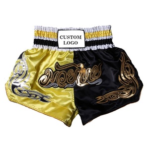 Shorts de MMA et Muay Thai unisexes personnalisés noirs sublimés, en polyester satiné de haute qualité, fabricant en gros - Product Image 2