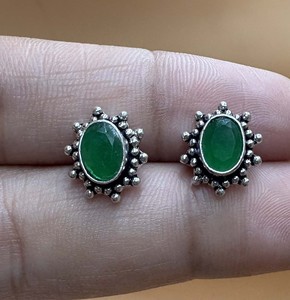 Boucles d'oreilles clous en argent sterling 925, onyx vert 8 mm, ovales, facettées, bord perlé vintage, bijoux fins faits à la main - Product Image 3