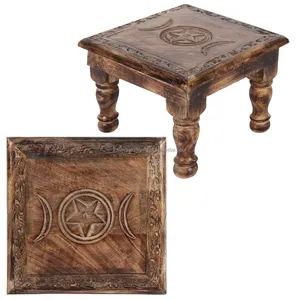 Декоративный деревянный столик с узором