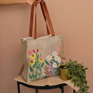 Sac fourre-tout bohème brodé pour femme avec bandoulière perlée par Whimsy Art Craft - Product Image 1