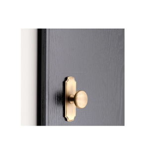 Boutons en laiton de design contemporain, conçus pour les meubles modernes, les armoires, les cuisines, les placards, décoration intérieure élégante et minimaliste - Product Image 2