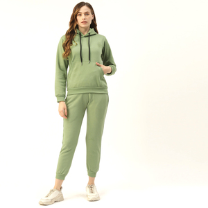 Ensemble de jogging d'hiver de haute qualité pour femmes, comprenant un sweat à capuche oversize à manches longues et épaules tombantes avec poches, et un pantalon de survêtement. - Product Image 2