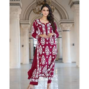 เสื้อท่อนบนปักลายทำงานสีชมพูแบบทางการ - Product Image 1