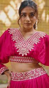 Ensemble coordonné Lehenga et Blouse en soie Vichitra brodée de fils épais, par Designer Vichitra - Product Image 2