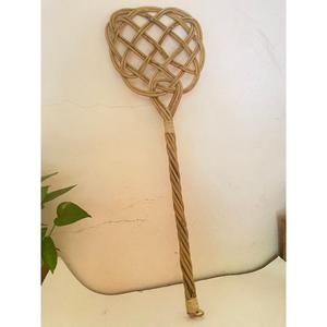 Brosse à matelas en rotin écologique artisanale vintage pour le nettoyage des tapis, disponible en stock - Product Image 2