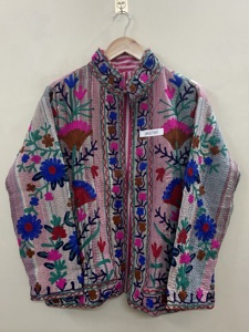 Chaquetas Suzani Bordadas a Mano, 100% Algodón, Motivos Florales Coloridos, Acolchadas, Estilo Boho Étnico, Prendas Exteriores de Boutique - Product Image 5