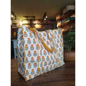 Bolsa de Mano Promocional con Diseño de Capullo de Tulipán Amarillo - Product Image 2