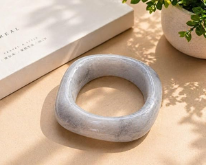 กำไลเรซิ่นทรงกลมทำมือ FAIZA CRAFT รุ่นดีไซน์เนอร์แฟชั่น เครื่องประดับสีสันสดใส ของขวัญสำหรับงานแต่งงานและโอกาสต่างๆ - Product Image 1