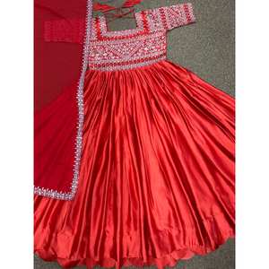 Robes de soirée de créateur faites à la main Robe de soirée ornée de diamants avec Dupatta - Product Image 6