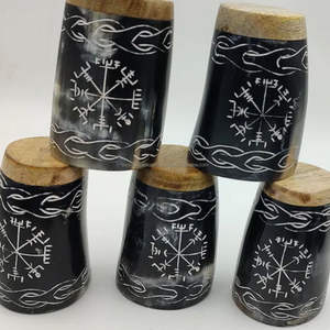 Décoration polie de conception animale gravée à la main en verre de corne de boeuf noire pour boissons Style nautique - Product Image 5