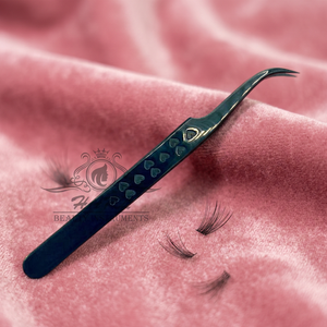 Pinzas para Pestañas con Diseño de Corazón Curvo en Plasma Negro, Pinzas Personalizadas para Extensión de Pestañas, Herramientas para Pestañas - Product Image 1