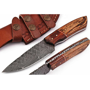 Couteau de chasse en acier Damas à lame fixe avec manche en bois personnalisé, couteau à dépecer avec étui en cuir - Product Image 1