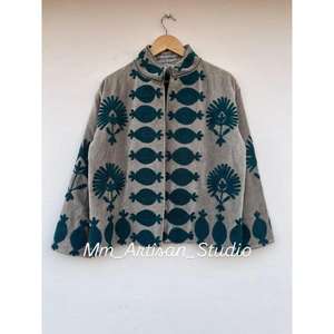 Chaqueta Suzani de Terciopelo Bordada a Mano con Bordado Bohemio de Algodón, Diseño con Botones para Invierno, Ropa Étnica para Mujer, Regalo de Navidad - Product Image 2