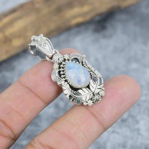 จี้มูนสโตนธรรมชาติ เงินแท้ 925 พลอยสีรุ้ง งานแฮนด์เมด ของขวัญสุดหรูสำหรับเธอ - Product Image 3