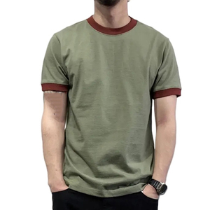 เสื้อยืดแขนสั้นสีเขียวมะกอกสำหรับผู้ชาย ผ้าโพลีเอสเตอร์ ทรงหลวม คอกลม แต่งขอบสีแดง สไตล์สตรีทแวร์ ผ้าเนื้อหนัก 320 กรัม - Product Image 3