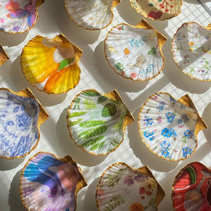 Bandeja Decorativa Hecha a Mano con Conchas Marinas, Bandeja Decorativa de Concha de Vieira, Artesanía de Conchas Naturales, Decoración Costera para el Hogar - Product Image 1