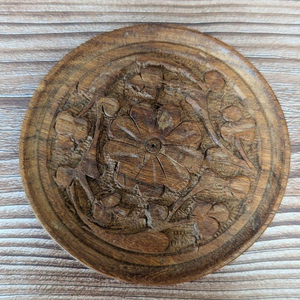 Ensemble de sous-verres ronds en bois sculpté à la main avec support, motif floral, sous-verres pour boissons, vaisselle décorative, artisanat unique - Product Image 4