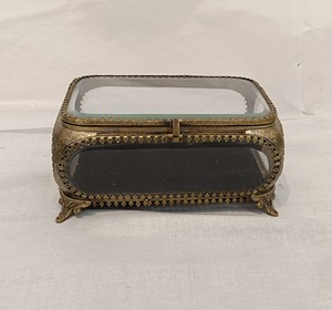 Caja de Joyería de Latón Dorado, Estuche de Almacenamiento de Vidrio Biselado, Organizador Decorativo para Anillos, Aretes y Collares - Product Image 1