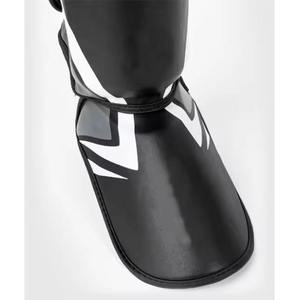 Protège-tibias en cuir multisports pour adultes Hawk, offrant une grande polyvalence, une couche extérieure durable et une protection en mousse souple. - Product Image 2