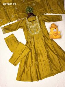 Última Colección, Nueva Variedad de Conjuntos de Kurti-Pant y Dupatta de Seda Chanderi con Bordado en Línea A, Moda Femenina de Fabricante - Product Image 3