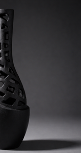 Vase à fleurs moderne en aluminium moulé, fait main, motif treillis creux, pot créatif en maille noire mate, vase haut abstrait, décoration de luxe pour la maison et le bureau - Product Image 5