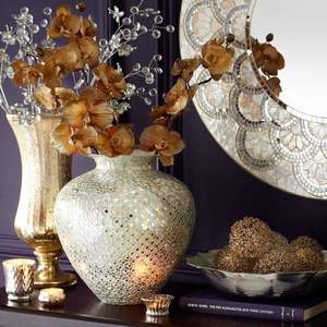 Jarrón de Metal Transparente Moderno en Plata Etérea para Decoración de Lujo Ligero con Acabado Elegante - Product Image 1