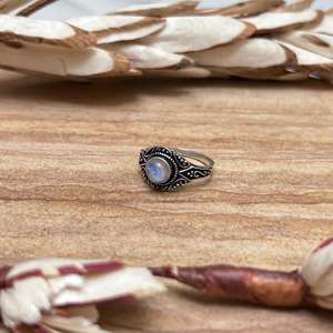 Anillo llamativo de piedra lunar arcoíris, estilo tribal vintage para mujer, joyería de plata con relleno de oro de 18K, acabado en plata oxidada, para fiesta - Product Image 1