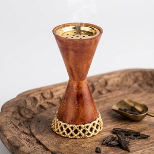 Brûleur à Bakhoor Arabe en Bois Artisanal de Luxe avec Accents en Cristal Plaqué Or, Porte-Encens Traditionnel du Moyen-Orient pour Oud - Product Image 3