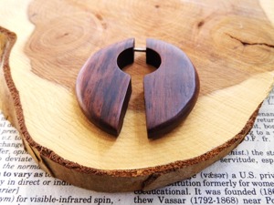 ต่างหูไม้โรสวูด รูปทรงครึ่งวงกลม ผิวเรียบเนียน วัสดุสำหรับงานฝีมือ - Product Image 5