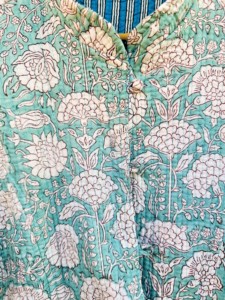 เสื้อแจ็คเก็ตผู้หญิงแบบกลับด้านได้ ลายดอกไม้ สำหรับฤดูหนาว ทำมือ พิมพ์ลายบล็อก สไตล์โบโฮ ผ้าฝ้ายแท้ คอตั้ง กันลม ติดกระดุม - Product Image 5