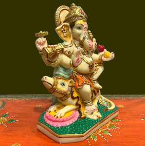 Nirmala Handicrafts - Estatua de Ganesha de Resina Hecha a Mano - Ídolo del Señor Ganesh Sentado con Intrincado Elefante Prabhavali - Ideal para Inauguración de Casa - Product Image 1