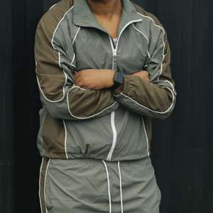 Ensemble de survêtement sportif unisexe vert olive, fermeture éclair intégrale, col montant, polyester et coton respirant, coupe régulière, pour adulte, idéal pour l'automne - Product Image 6