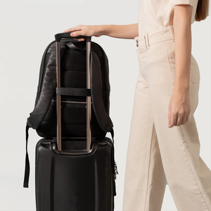 leather <b>backpack</b> usb charging port travel laptop bag leather <b>backpack</b> waterproof leather business travel <b>backpack</b> - Product Image 2