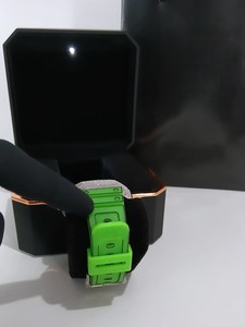 Reloj de Moissanita Verde con Incrustaciones de Diamantes, Reloj de Pulsera de Cuarzo con Correa de Goma, Pantalla Analógica, Estilo Hip Hop de Lujo - Product Image 2