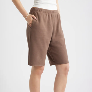 Shorts en tricot marron pour femme, taille mi-haute, coupe ample, style décontracté, couleur unie, poches, respirant, mélange coton et élasthanne - Product Image 1