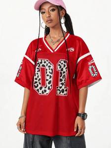 Camiseta Deportiva Corta Roja de Fútbol Americano para Mujer, Cuello en V, Malla Transpirable de Poliéster, Estampado de Leopardo, Número, Top Deportivo de Moda OEM - Product Image 2