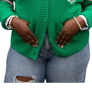 Cárdigan AKA Boyfriend para Mujer, Suéter Tejido con Letras Griegas, Oversize con Botones, Premium, Cómodo y Casual - Product Image 5