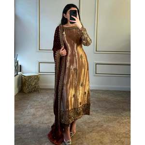 Ensemble haut-bas et Dupatta pour femmes de créateur pour la fête - Product Image 3