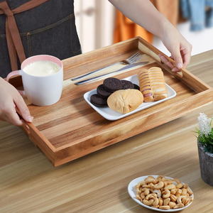 Plateau rectangulaire élégant en bois d'acacia avec poignées pour servir quotidiennement des aliments dans la cuisine ou le café à la maison Plateau léger et durable - Product Image 6